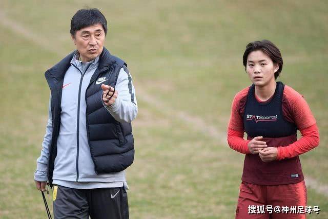 史泰龙女儿庆祝订婚，未婚夫通过考验